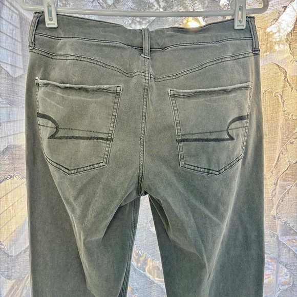 American Eagle Outfitters Denim - American Eagle Women's Super Stretch Olive Green Straight Leg Denim Jeans Size 4